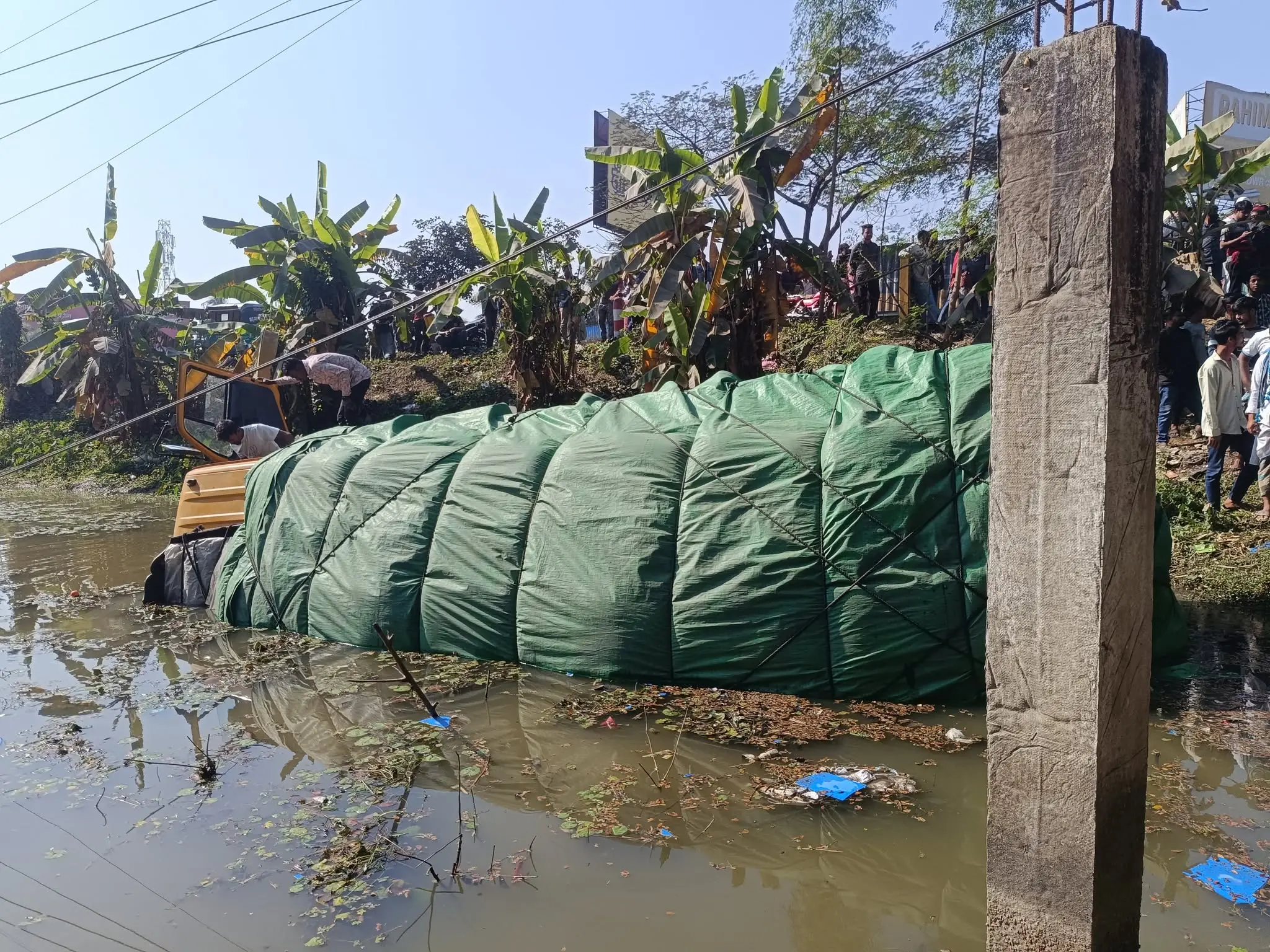 মীরসরাইয়ে ট্রাকের ধাক্কায় শিক্ষার্থীসহ নিহত ২, আহত ৩