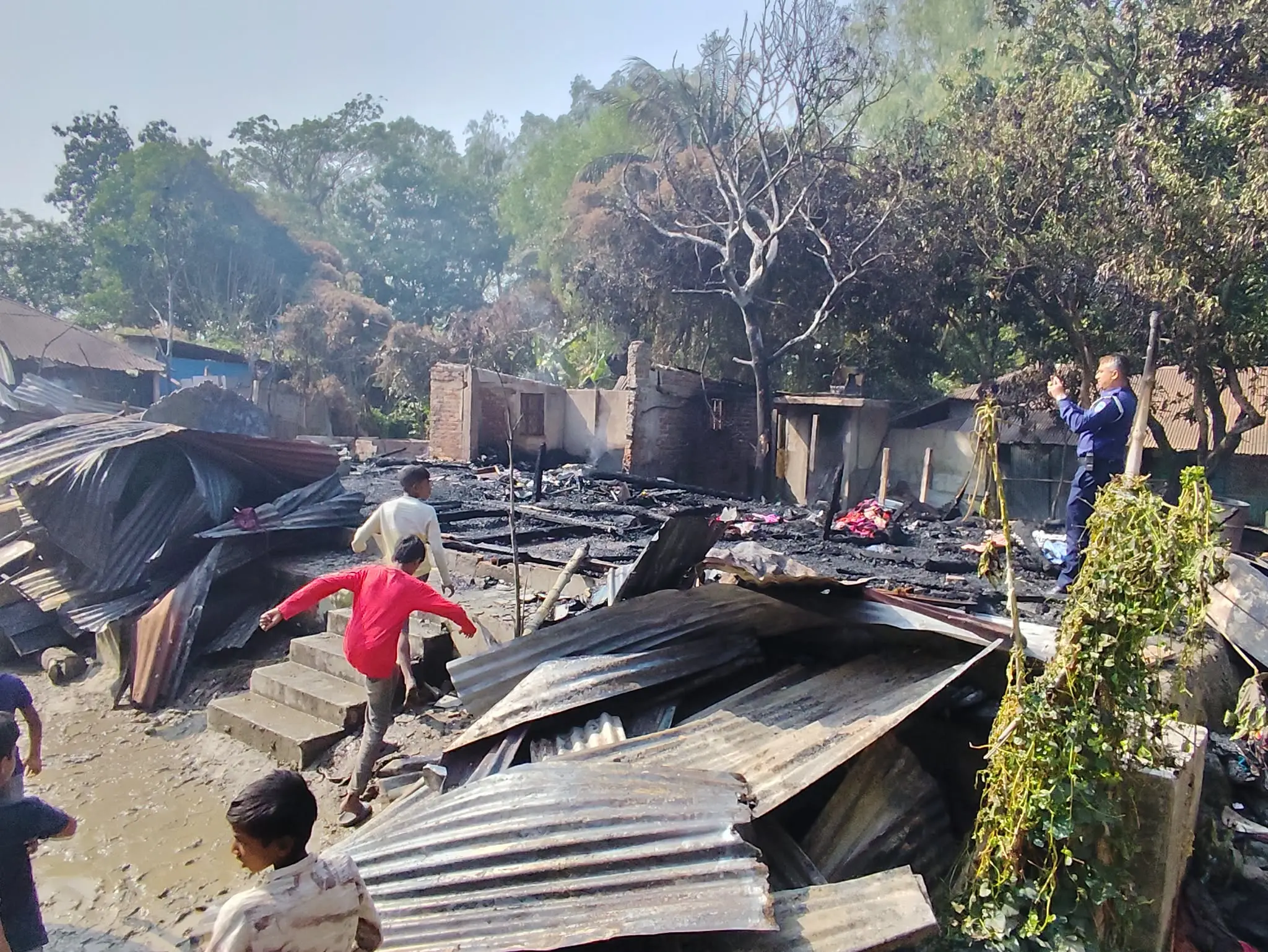 মীরসরাইয়ে চুলা থেকে আগুন: পুড়ল চার বসতঘর