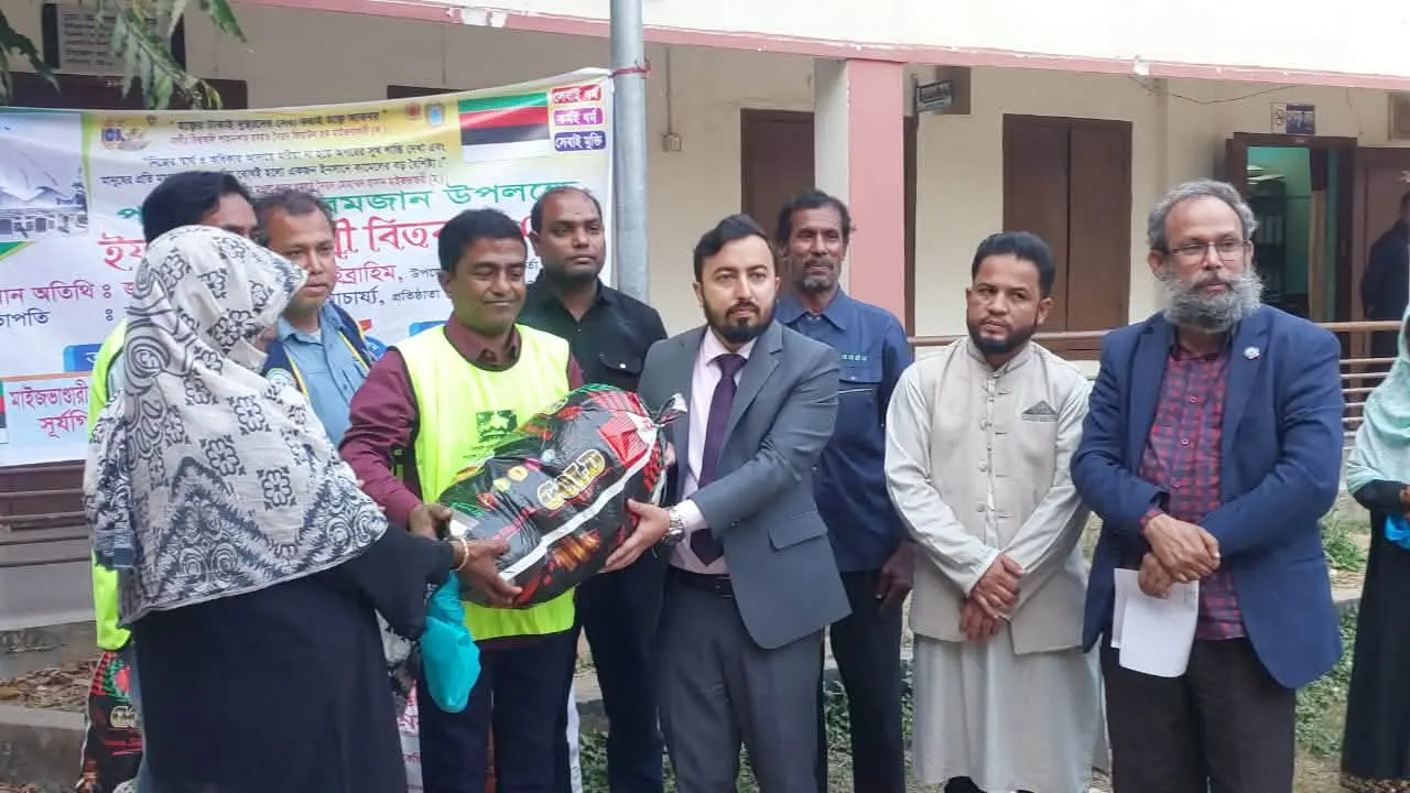 সূর্যগিরি আশ্রম শাখার উদ্যোগে অসচ্ছল পরিবারের মাঝে ইফতার সামগ্রী বিতরণ