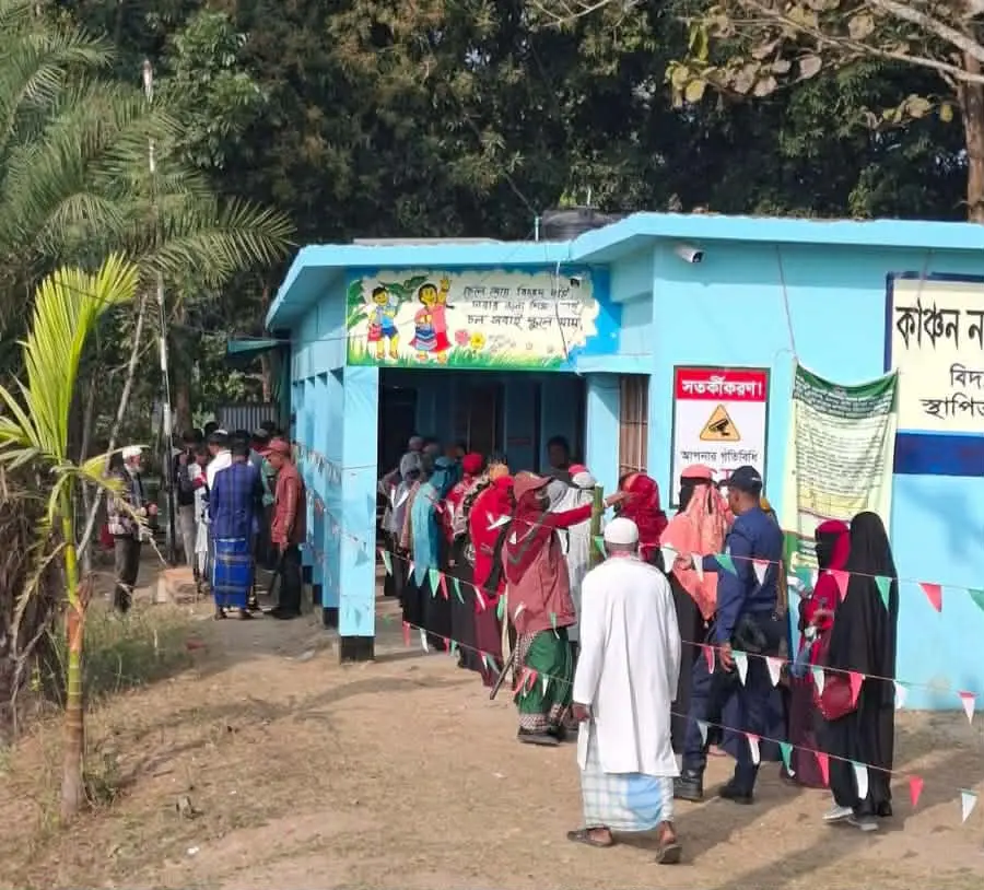 ফটিকছড়িতে শান্তিপূর্ণ ভোট চলছে, কেন্দ্রে বাড়ছে উপস্থিতি