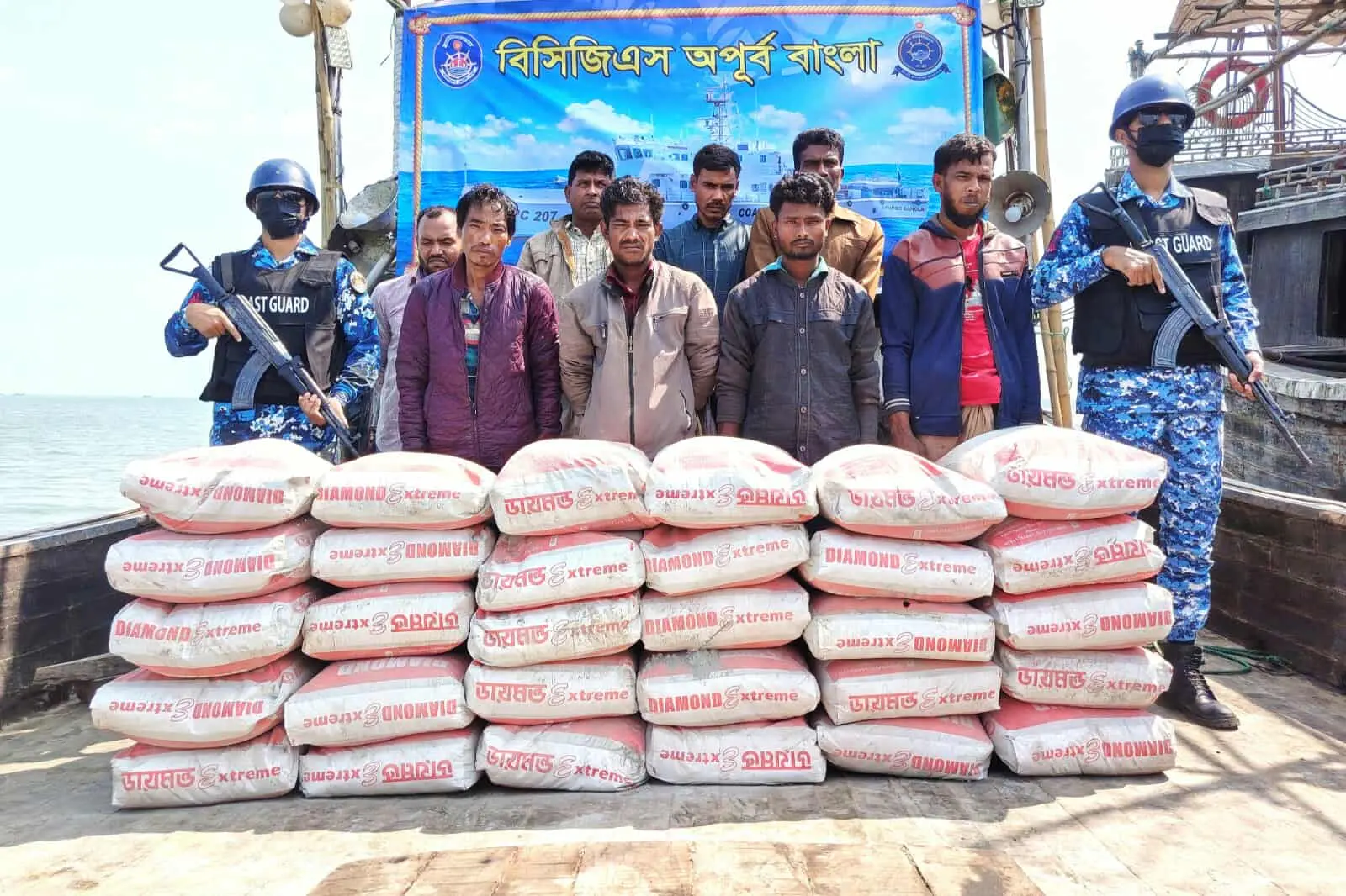 মায়ানমারে সিমেন্ট পাচারকালে সেন্টমার্টিনে ৮ জন আটক