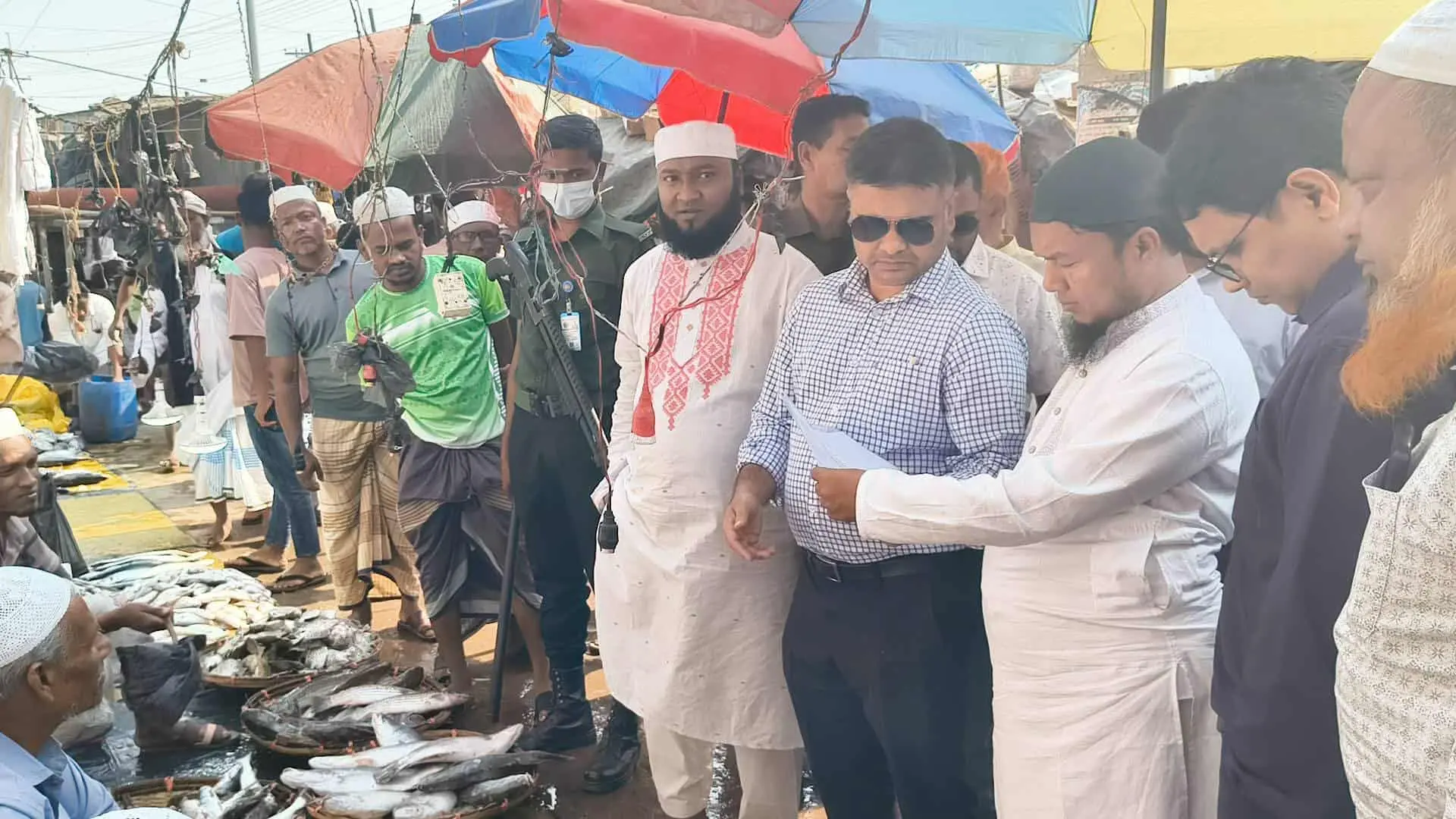রমজানে বাজার নিয়ন্ত্রণে টেকনাফে প্রশাসনের বিশেষ অভিযান: তদারকিতে ইউএনও