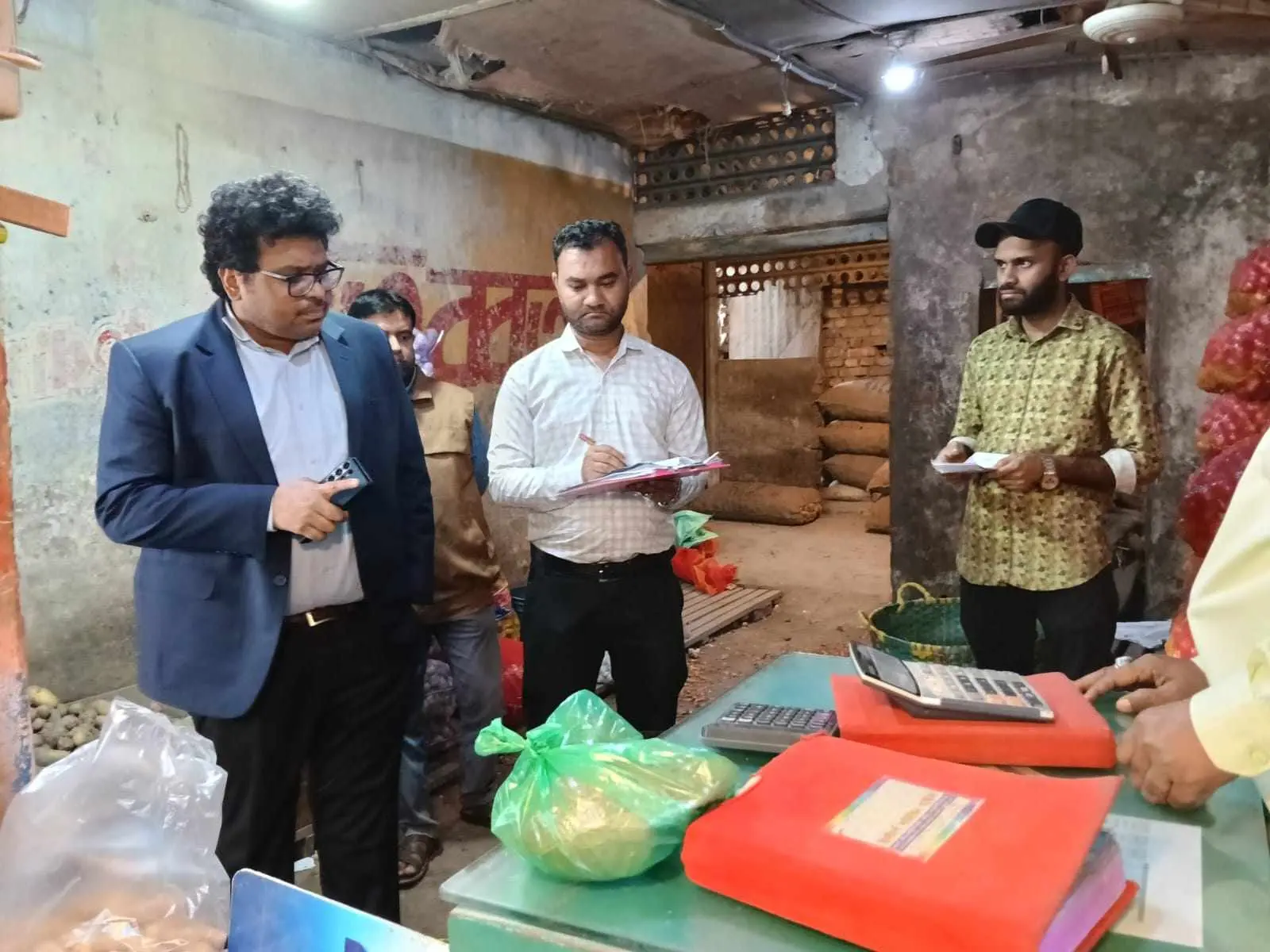 মাহে রমজানে যানজট নিরসনে হাটহাজারীতে প্রশাসনের অভিযান