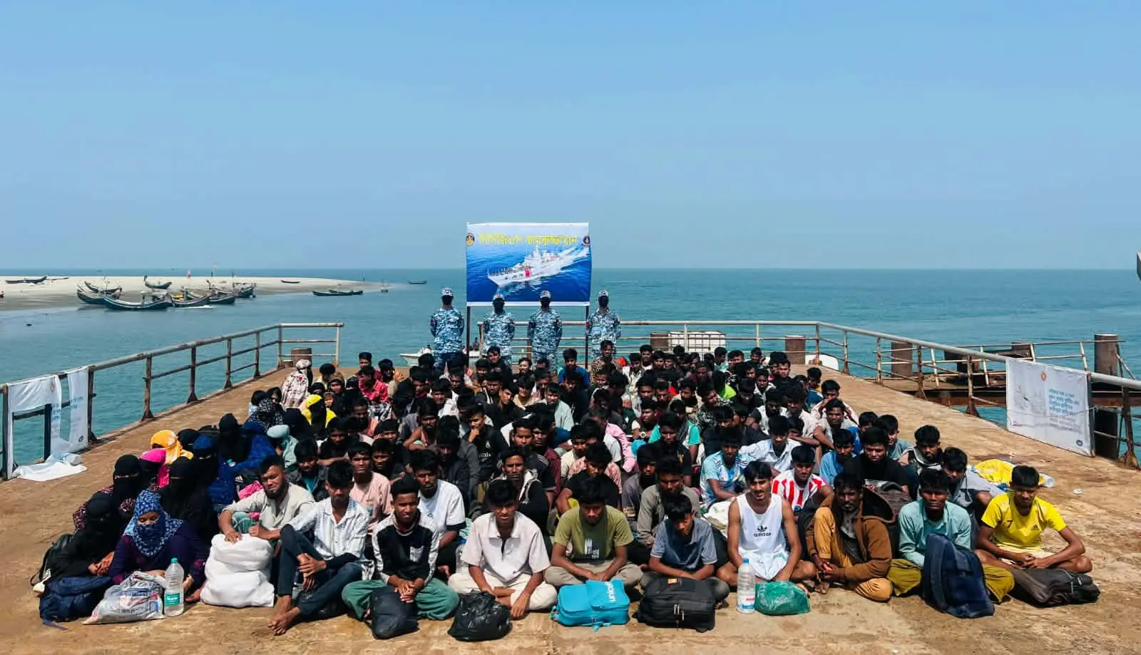 সেন্টমার্টিনের গভীর সমুদ্রে কোস্ট গার্ডের অভিযান: ১৫ পাচারকারী আটক, নারী-শিশুসহ উদ্ধার ১৫৩