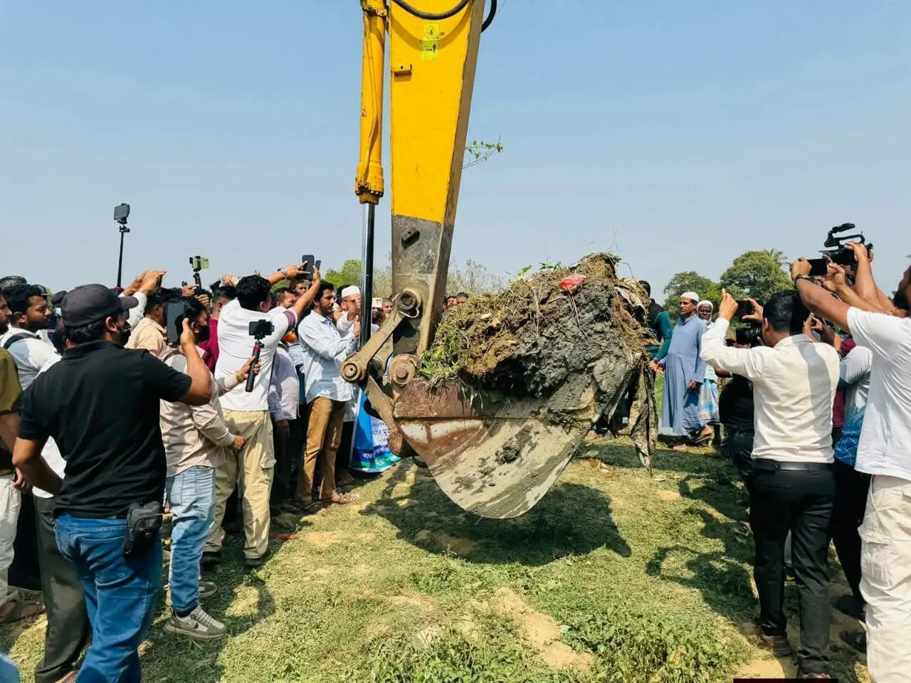 মিঠাছড়া ও ভাঞ্জন খাল পুনঃখননের মধ্য দিয়ে উন্নয়নের যাত্রা শুরু হাটহাজারীতে,প্রতিমন্ত্রী মীর হেলাল