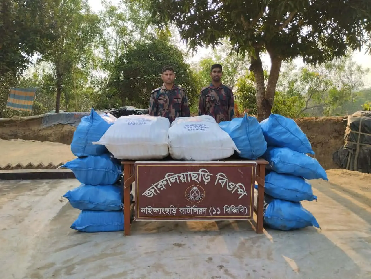 নাইক্ষ‍্যংছড়ি সীমান্ত এলাকা থেকে ১১০৫ জোড়া, জোতা এবং সেন্ডেল জব্দ
