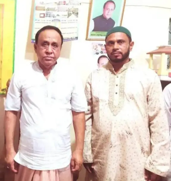 বাঁশখালীতে পুলিশের হ্যান্ডকাপ নিয়ে পালিয়ে যাওয়া সেই আওয়ামী লীগ নেতা ফিরেছে!