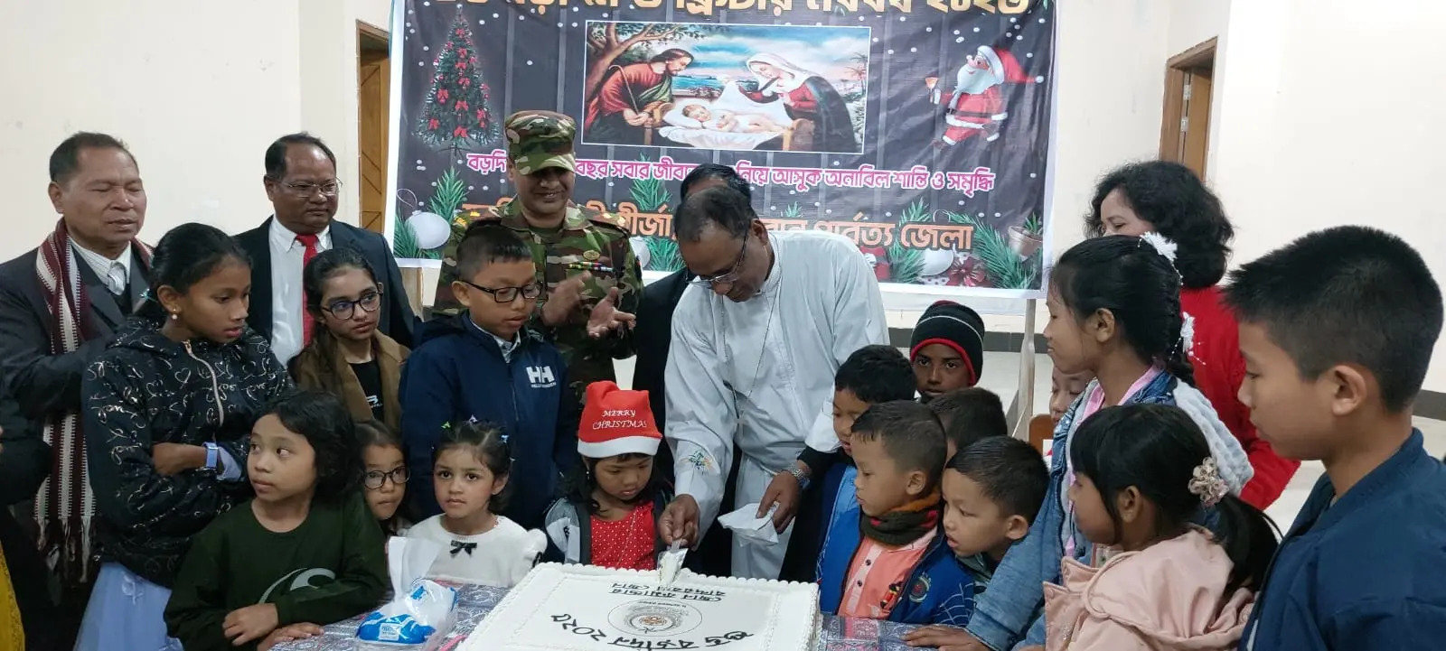 বড়দিনের আনন্দে খ্রিস্টান সম্প্রদায়ের পাশে বান্দরবান সেনা জোন
