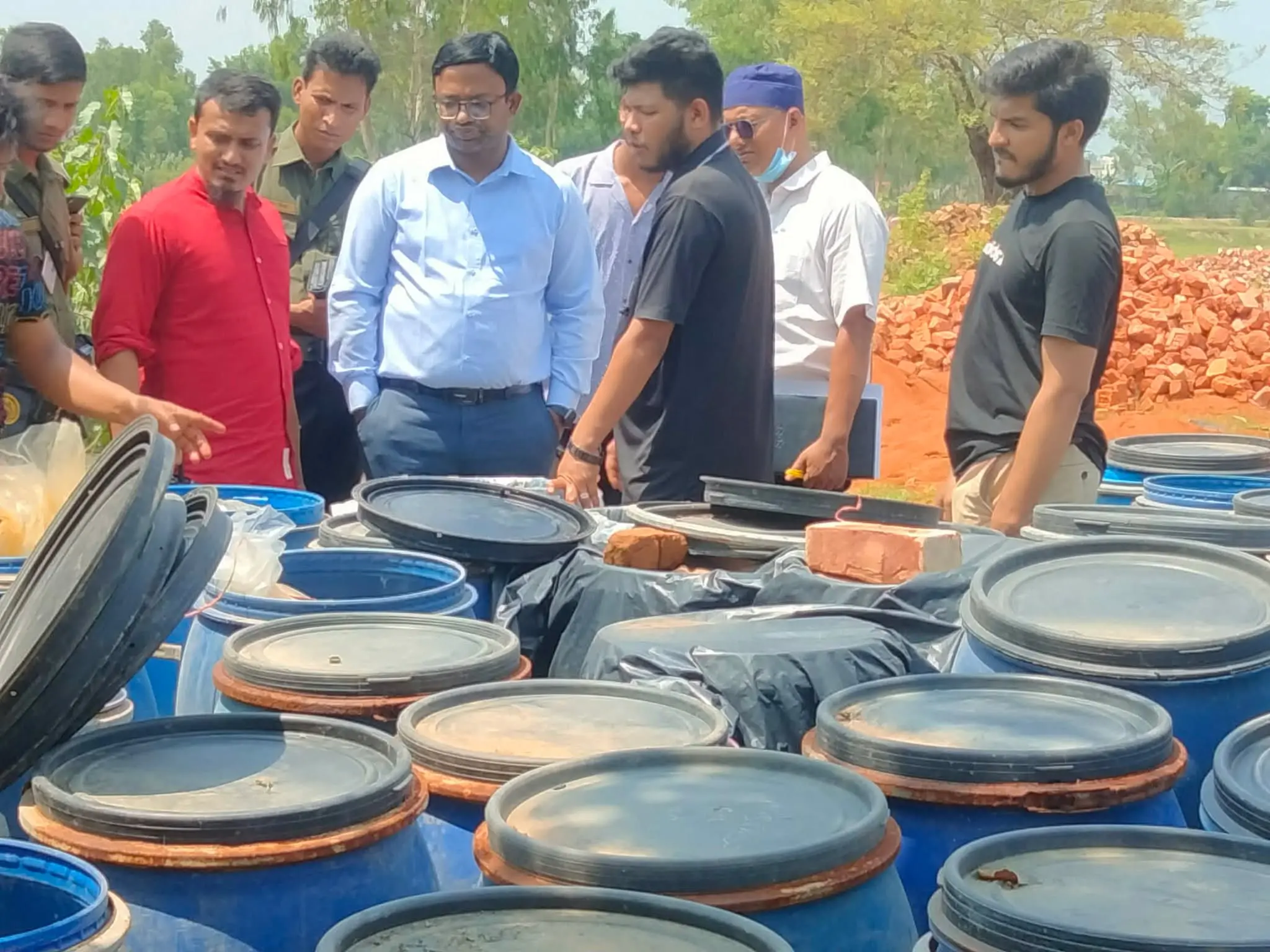 সাতকানিয়া ইয়াম্মি ফুড প্রোডাক্ট আচার কারখানায় ভ্রাম্যমাণ আদালতে অভিযানে ৫০ হাজার টাকা জরিমানা