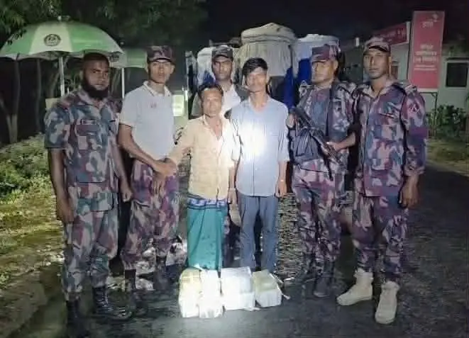টেকনাফের শীলখালীতে বিজিবির বড় অভিযান: মাছের ড্রামে মিলল পৌনে দুই লাখ ইয়াবা, আটক ২