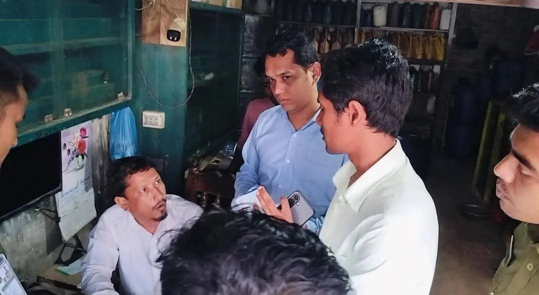 চকরিয়ায় অতিরিক্ত মূল্যে তেল বিক্রির দায়ে জরিমানা ও কারাদণ্ড