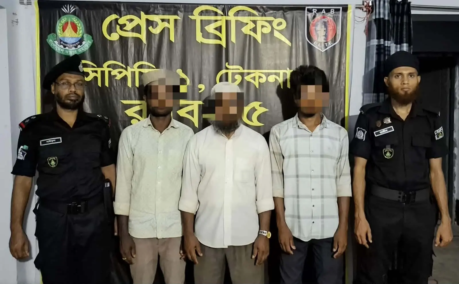 টেকনাফে র্যাবের সাঁড়াশি অভিযানে মুক্তিপণের উদ্দেশ্যে অপহৃত ৩ জন উদ্ধার