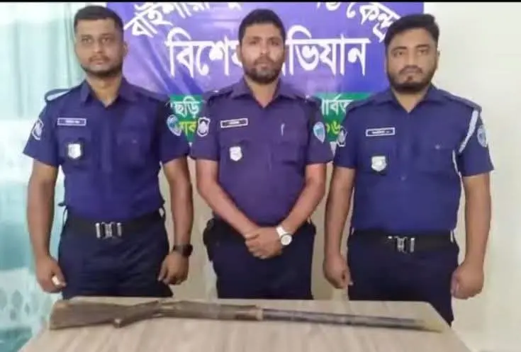 নাইক্ষ্যংছড়ির বাইশারীতে পুলিশের অভিযানে অস্ত্র উদ্ধার