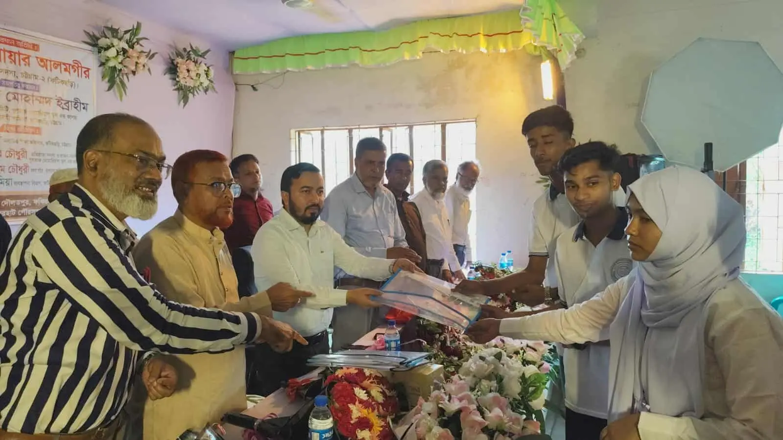 স্বপ্ন আর দায়িত্বের বার্তা নিয়ে বিদায় নিলো এসএসসি শিক্ষার্থীরা