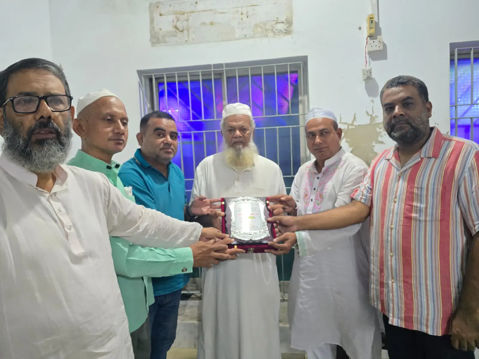 ৫৮ বছর পর খতিবের সম্মানজনক বিদায়, আমৃত্যু পাবেন সম্মাননী