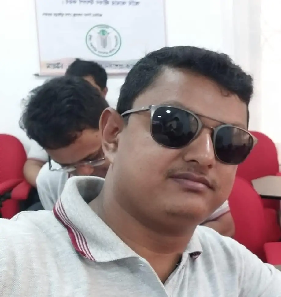 হাটহাজারীতে স্বাস্থ্য সনদ বাণিজ্যের অভিযোগ স্যানিটারি কর্মকর্তার বিরুদ্ধে