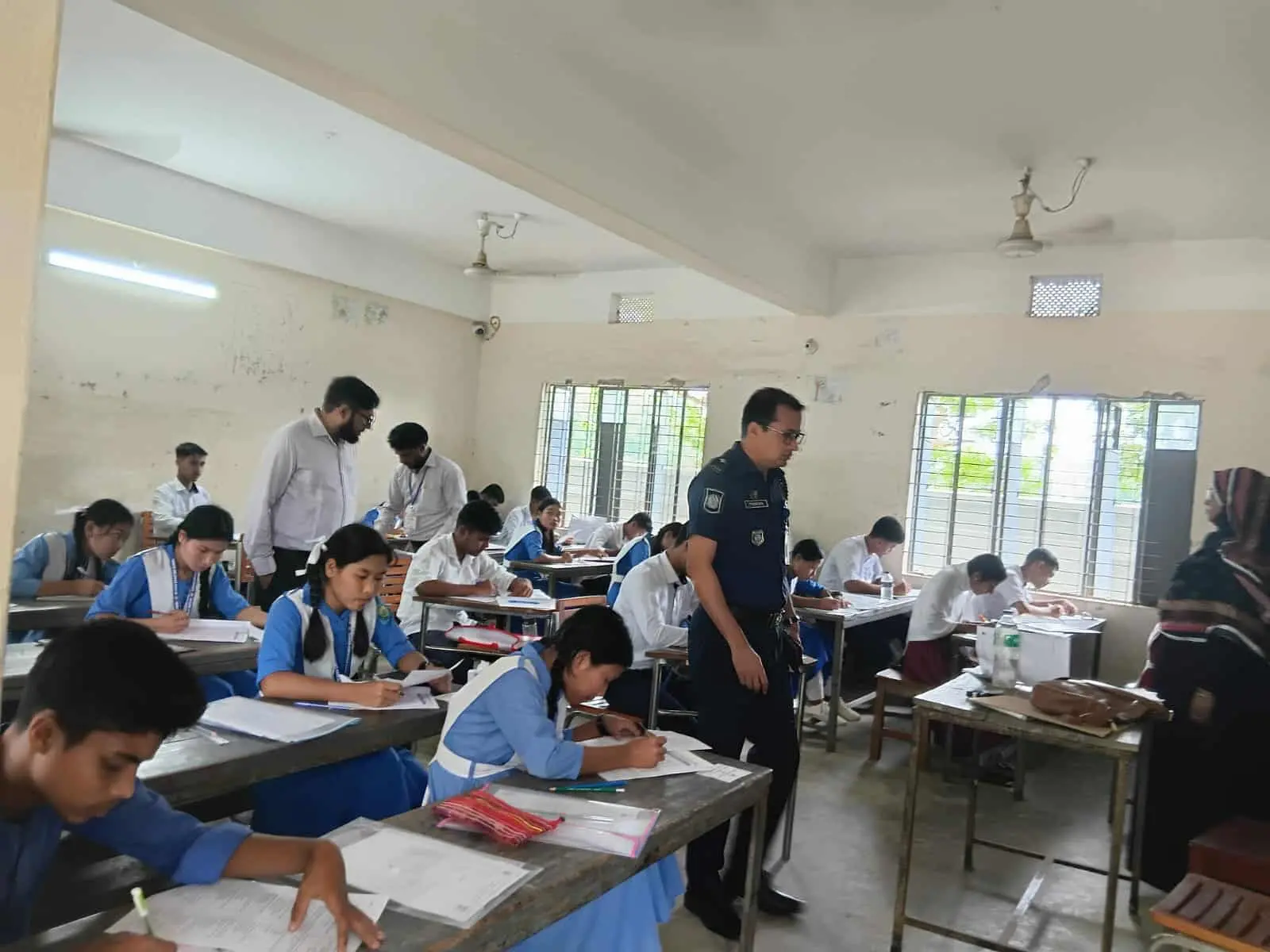 লামায় উৎসবমুখর পরিবেশে এসএসসি ও দাখিল পরীক্ষা শুরু,প্রথম দিনে অনুপস্থিত ২২ জন পরীক্ষার্থী