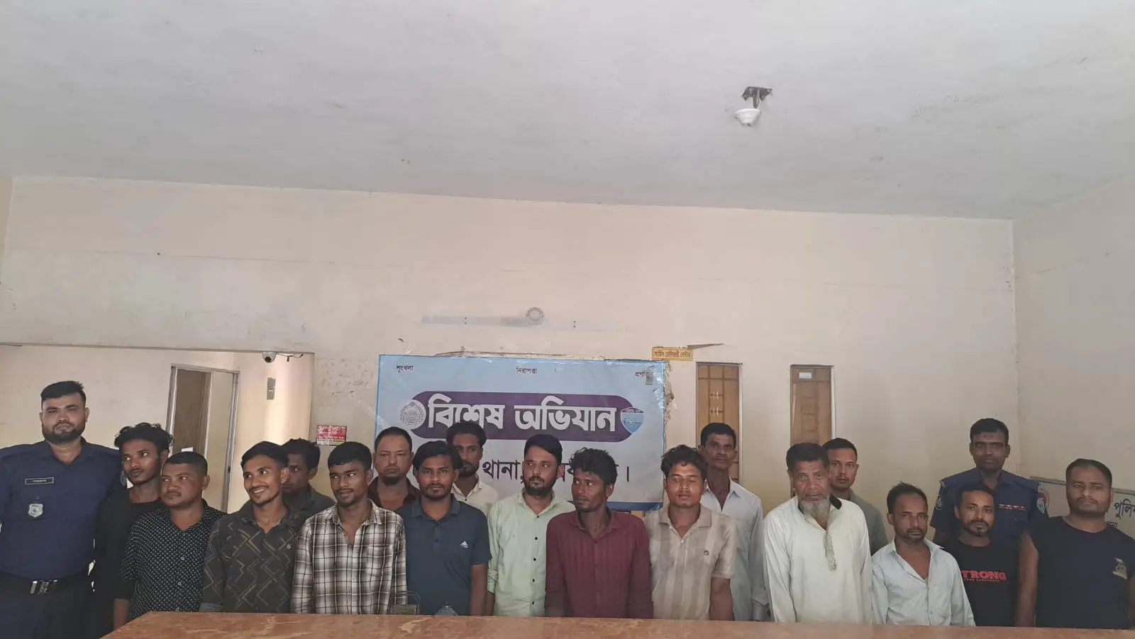 চকরিয়ায় পুলিশের সাঁড়াশি অভিযানে ১৯ জন গ্রেফতার