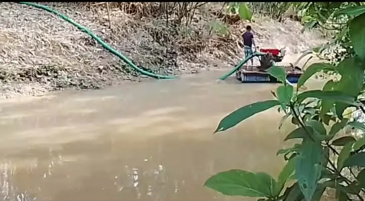 রামুর জাংছড়িখালে ড্রেজার মেশিন বসিয়ে অবৈধভাবে বালু উত্তোলন