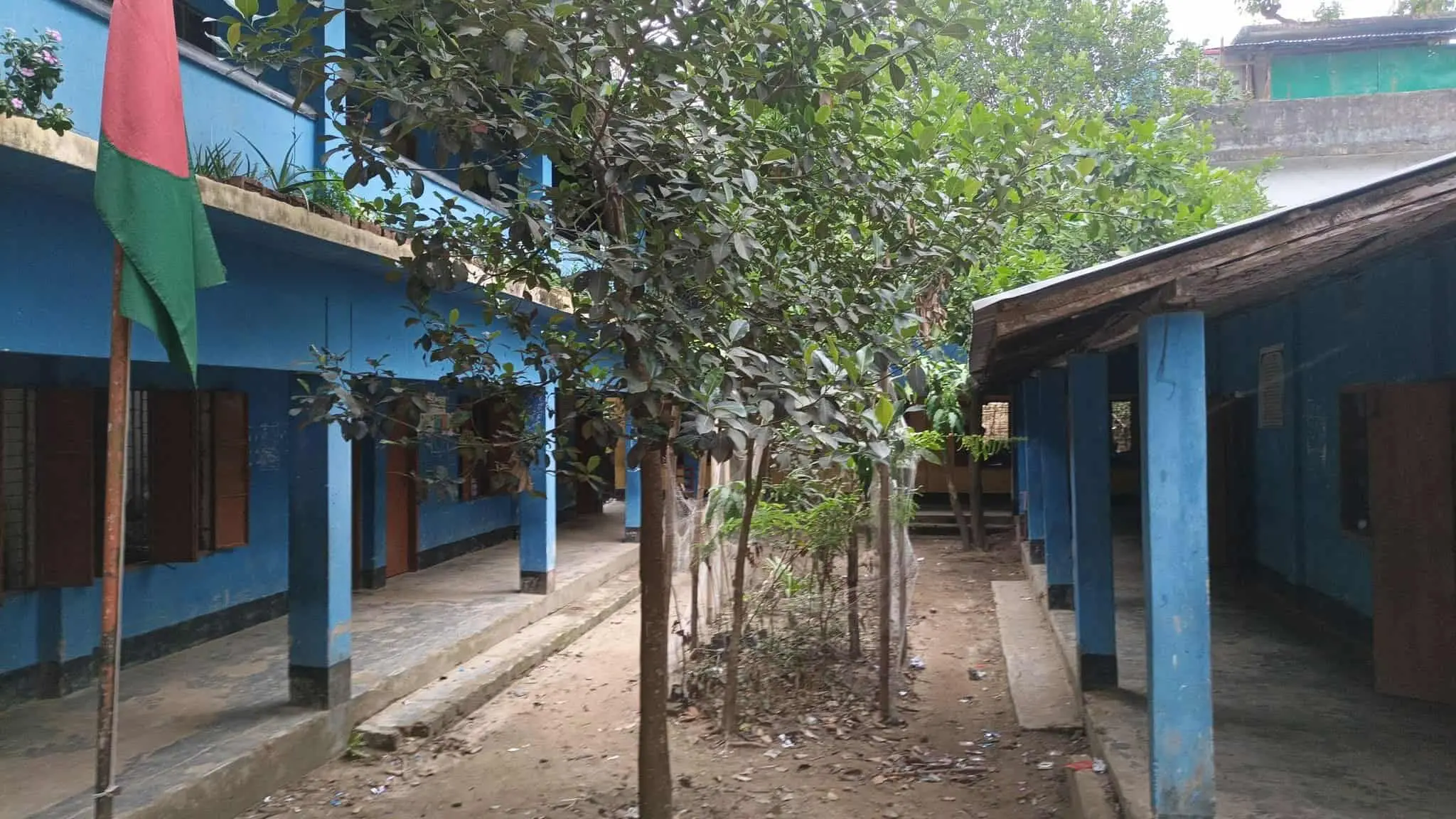 তীব্র গরমে লামার সরই উচ্চ বিদ্যালয়ে ১৮ শিক্ষার্থীর হিটস্ট্রোক,বিদ্যুৎহীনতায় বাড়ছে ঝুঁকি