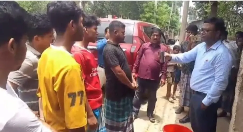 সাতকানিয়া নকল পানীয় উৎপাদনের দায়ে দুটি কারখানায় দুই লাখ টাকা জরিমানা
