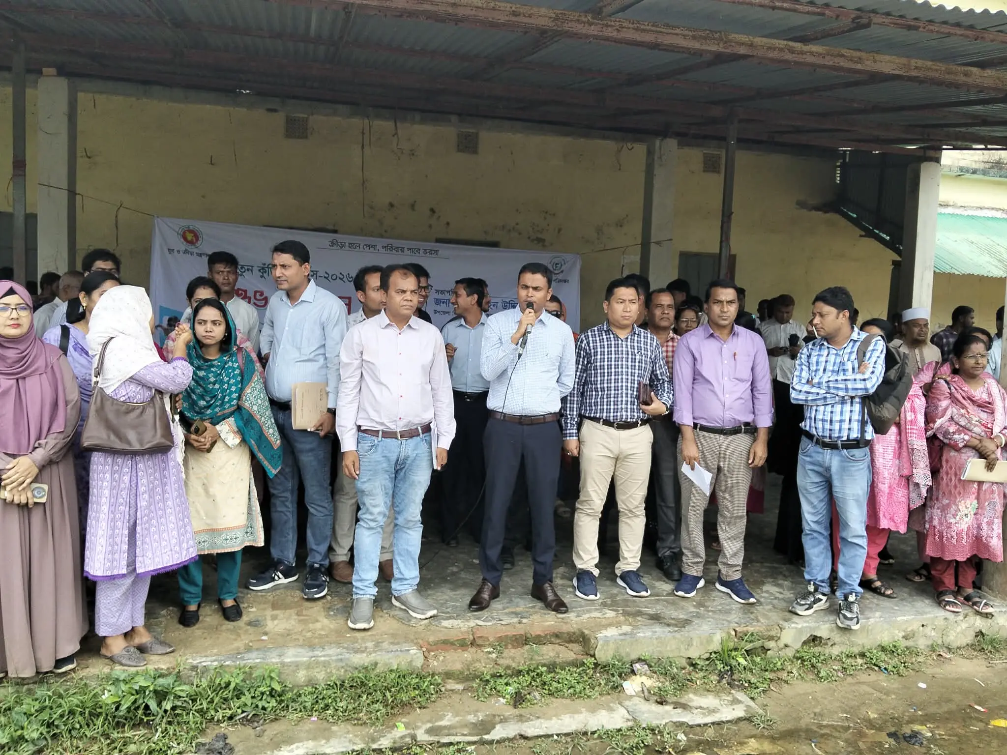 আনোয়ারায় নতুন কুঁড়ি স্পোর্টসের বাছাই সম্পন্ন. আনোয়ারা নতুন কুঁড়ি বাছাই পর্বে বক্তব্য রাখছেন ইউএনও মো. মহিন উদ্দিন