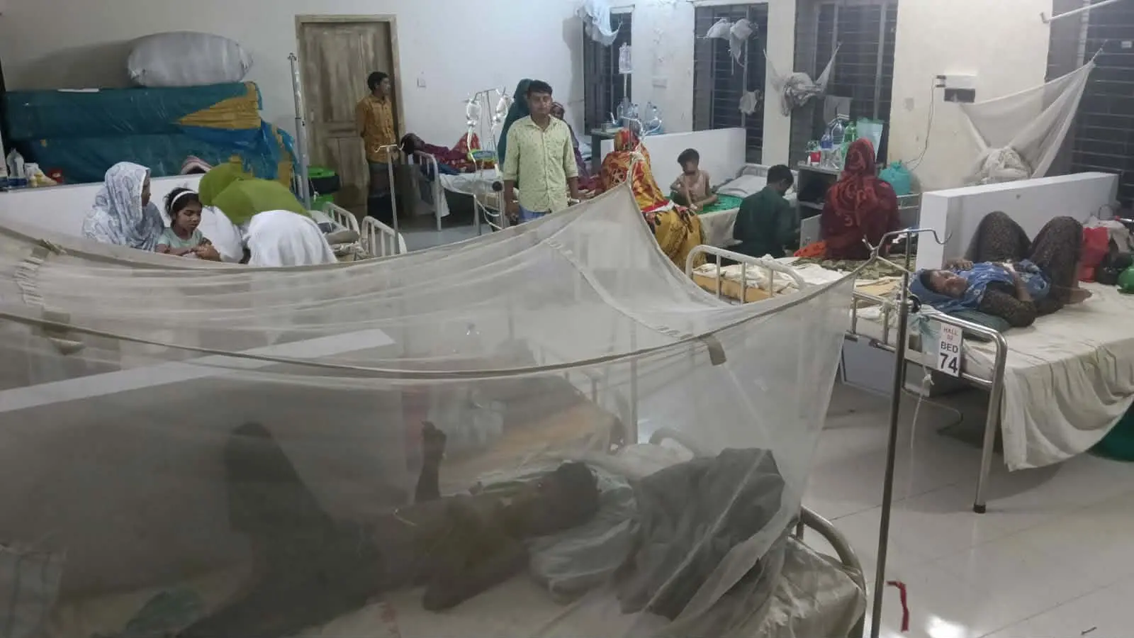 নাইক্ষ্যংছড়িতে রোগীতে ঠাসা হামের ওয়ার্ড়,ভতুড়ে পরিবেশে হাসপাতাল