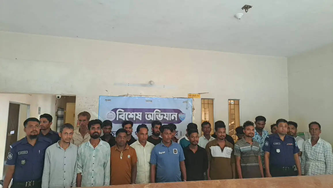 চকরিয়ায় পুলিশের বিশেষ অভিযানে ২১ আসামী গ্রেফতার