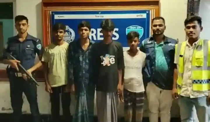 সাতকানিয়ায় দুই স্কুলছাত্রীকে ধর্ষণের অভিযোগে গ্রেপ্তার ৪
