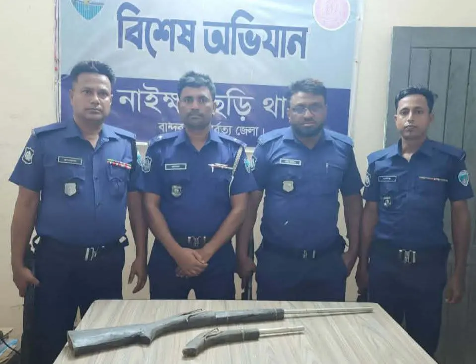 নাইক্ষ্যংছড়ির গহিনে পুলিশের অবস্থান টের পেয়ে পালাল চোরাকারবারিরা, ২টি অস্ত্র উদ্ধার