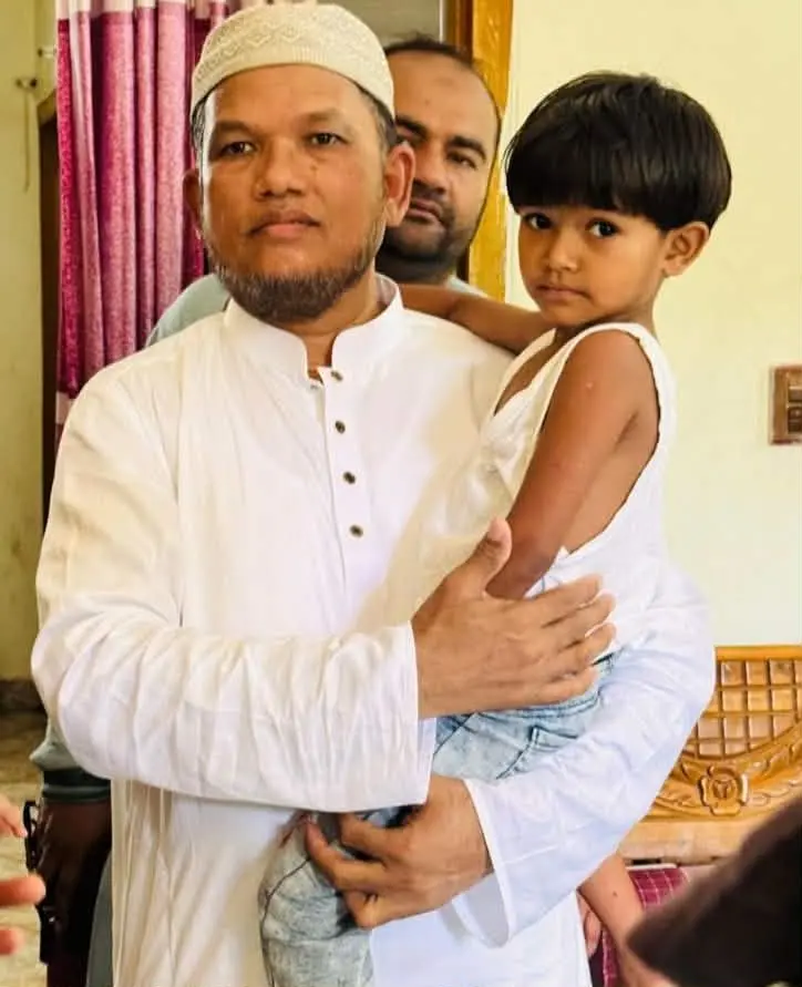 মুখোশধারীদের হামলায় নিহত শাহাদাতের পরিবারকে সান্ত্বনা দিতে পাশে দাঁড়ালেন হাজী ফোরকান
