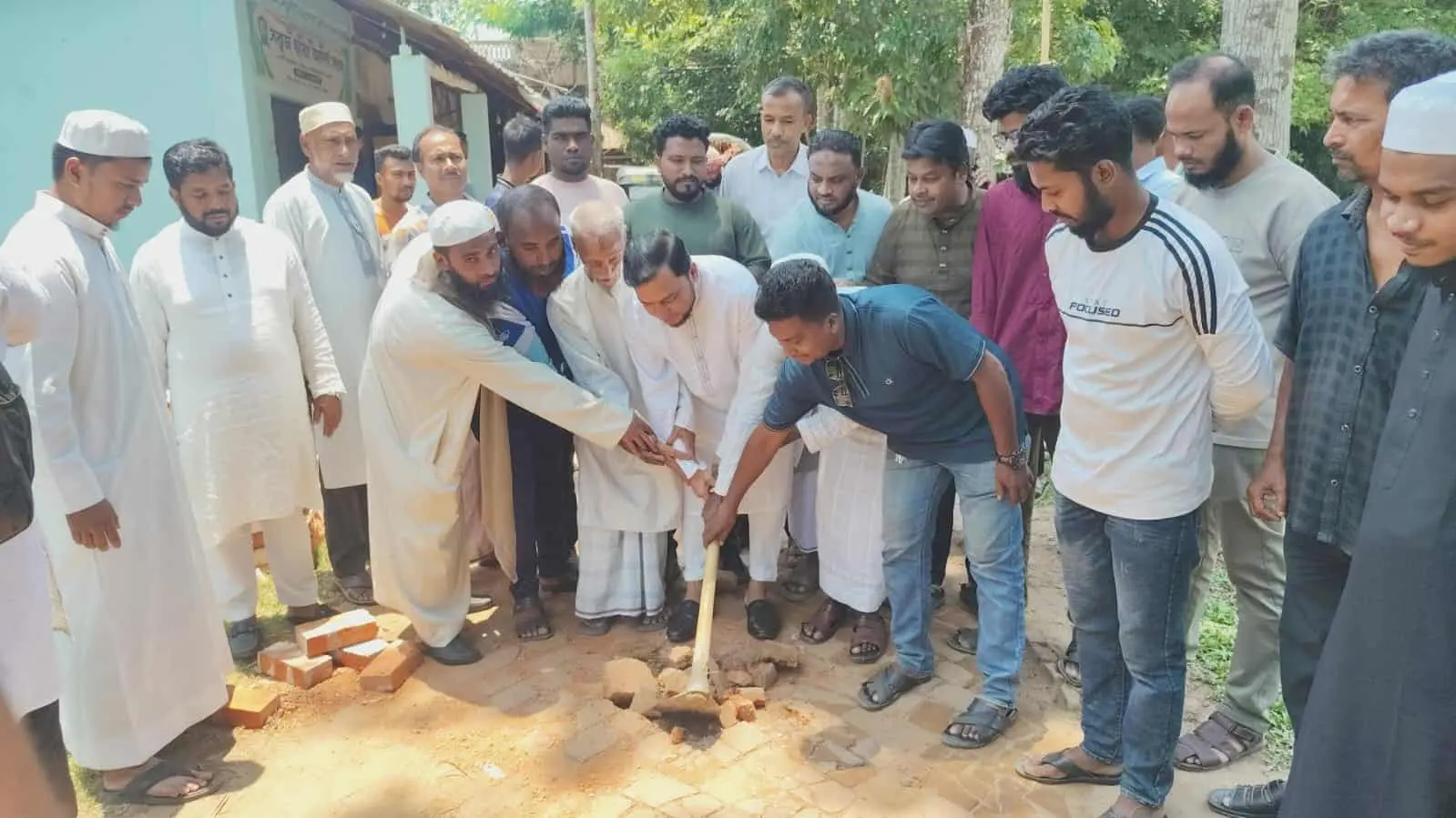 ফটিকছড়ির কাজিরখিল-এখখুলিয়া সড়ক সংস্কারে স্বস্তি ফিরছে জনমনে