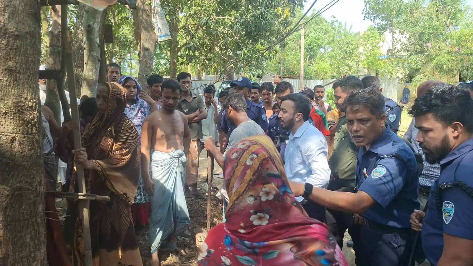 ফটিকছড়িতে অবৈধ দখল থেকে সরকারি জমি উদ্ধার