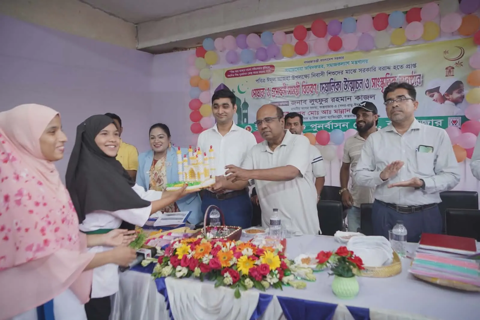 সমন্বিত শিশু পুনর্বাসন কেন্দ্রে ২০০ সুবিধাবঞ্চিত শিশুর হাতে ঈদুল আজহার উপহার