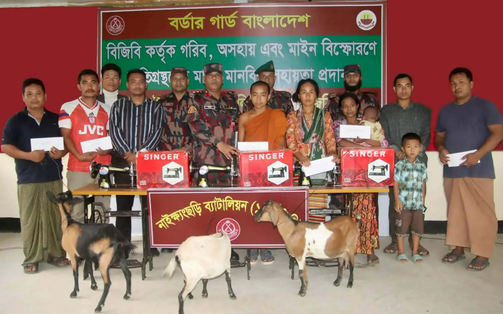 নাইক্ষ্যংছড়ির ১১ বিজিবির পক্ষ থেকে ১৩ অসহায় পরিবারকে মানবিক সহায়তা প্রদান