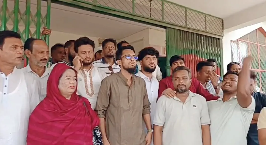 উচ্চ আদালতের আদেশে চেয়ারম্যান সাজুর প্রত্যাবর্তন; বাগানবাজারে ছাত্রদলের বিক্ষোভ
