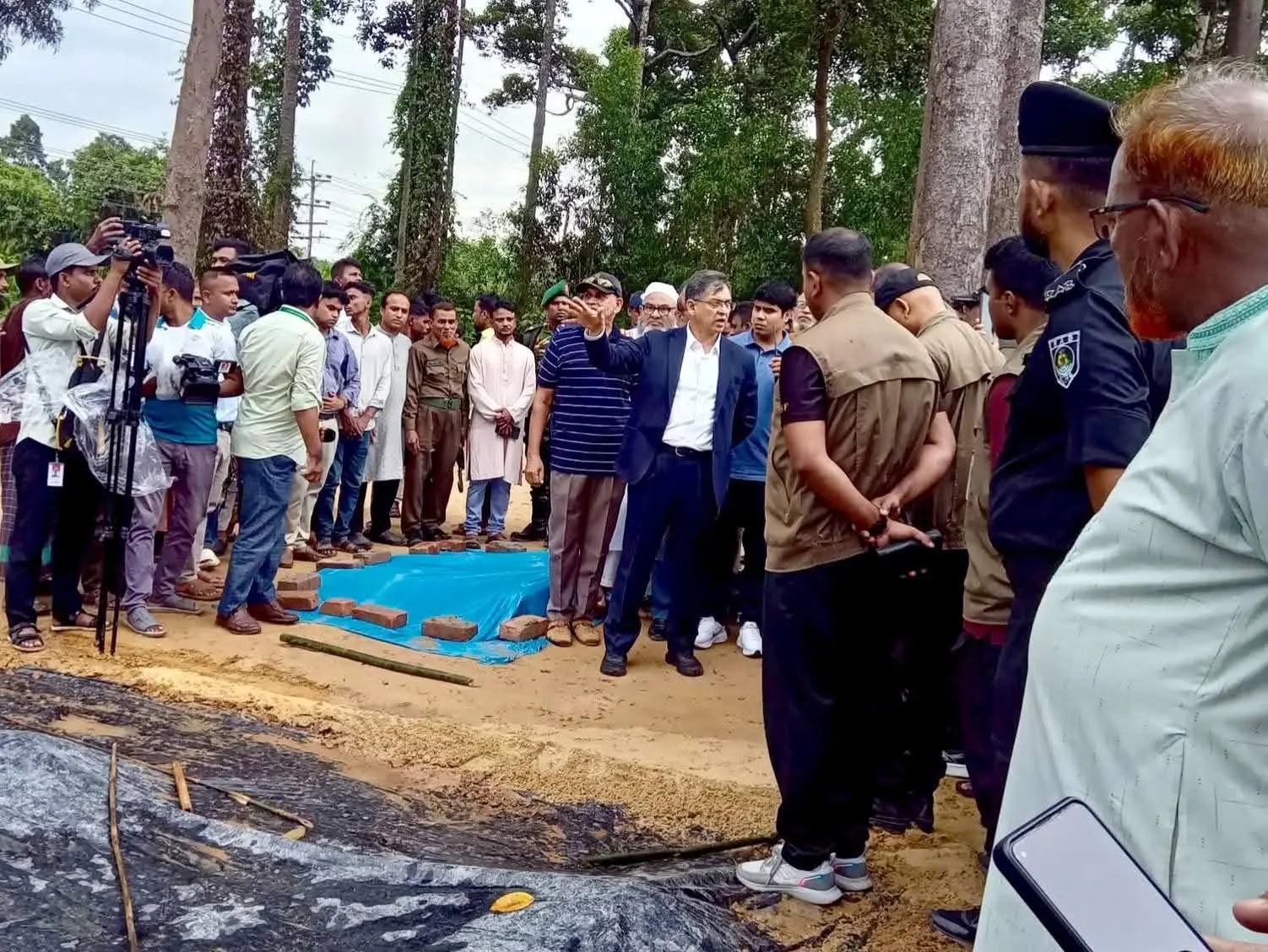 চকরিয়ায় প্রধানমন্ত্রীর সমাবেশ স্থল পরিদর্শনে স্বরাষ্ট্র মন্ত্রী