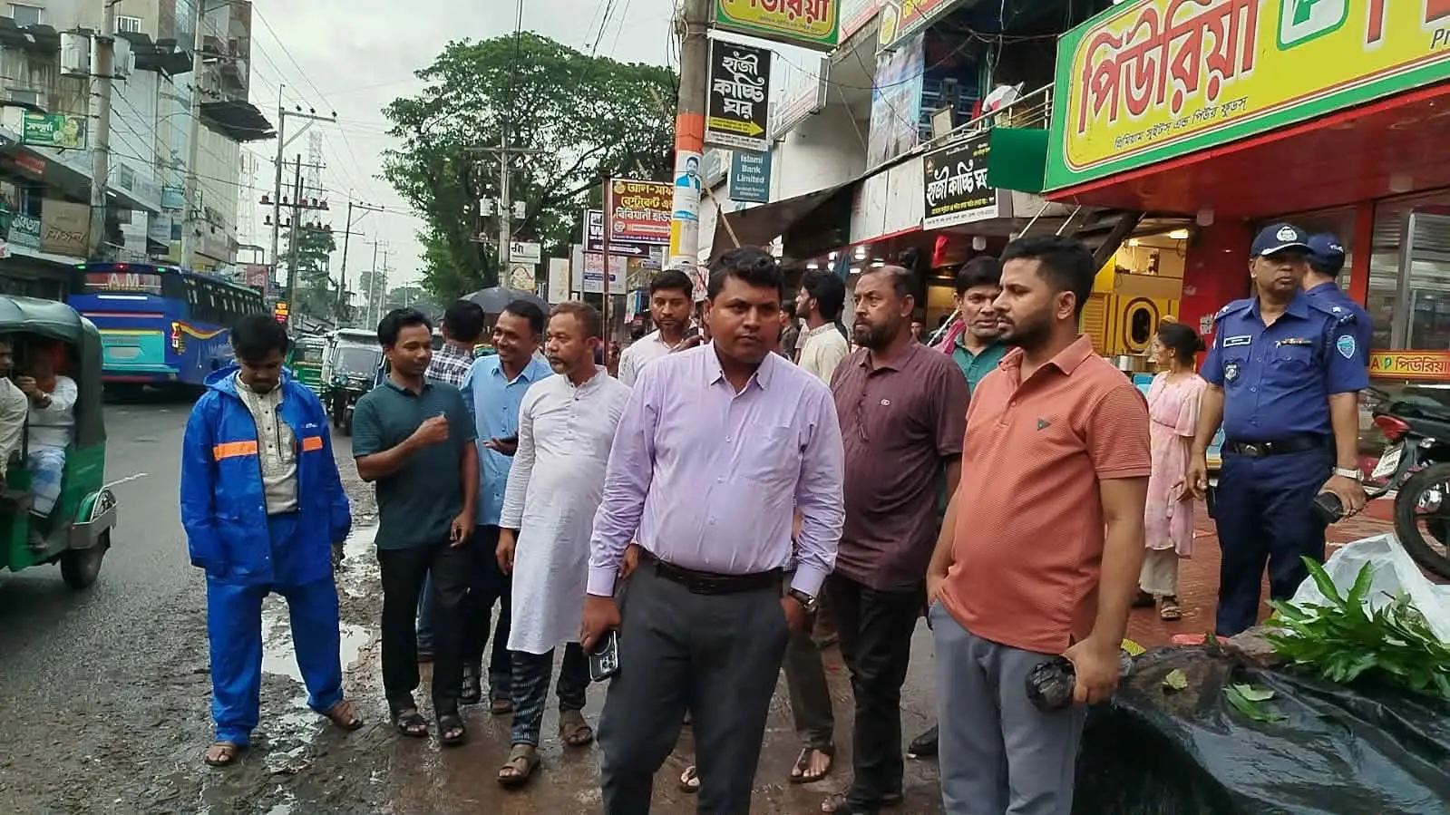 গুনাগরীতে যানজট নিরসনে প্রশাসনের অভিযান, দখলদারদের বিরুদ্ধে মামলা