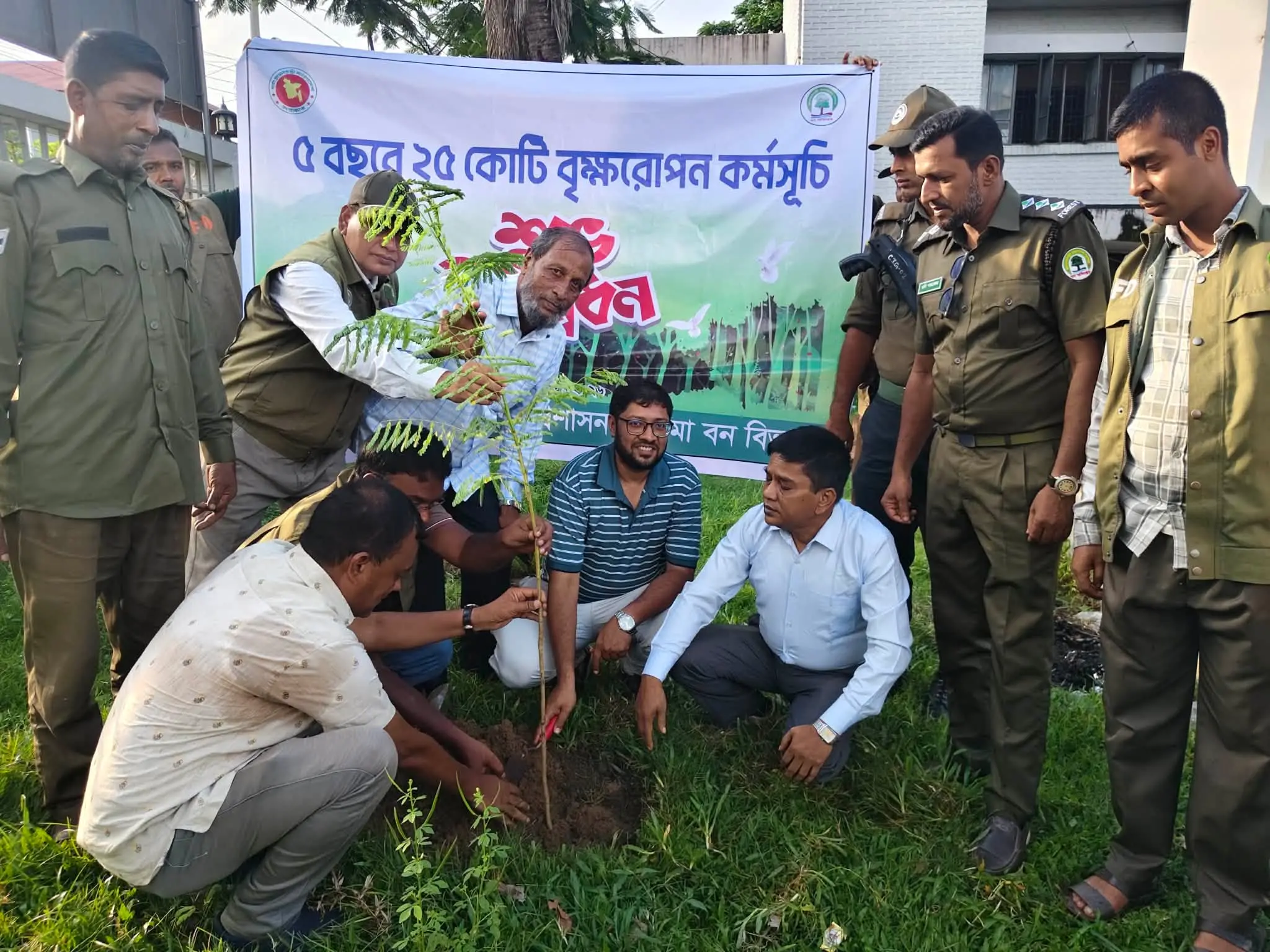লামায় ৫ বছরে ২৫ কোটি বৃক্ষরোপণ কর্মসূচির উদ্বোধন