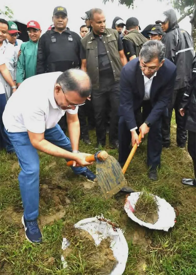 পিতার স্মৃতি বিজড়িত পাতলী খাল পুনঃখনন করলেন তারেক রহমান