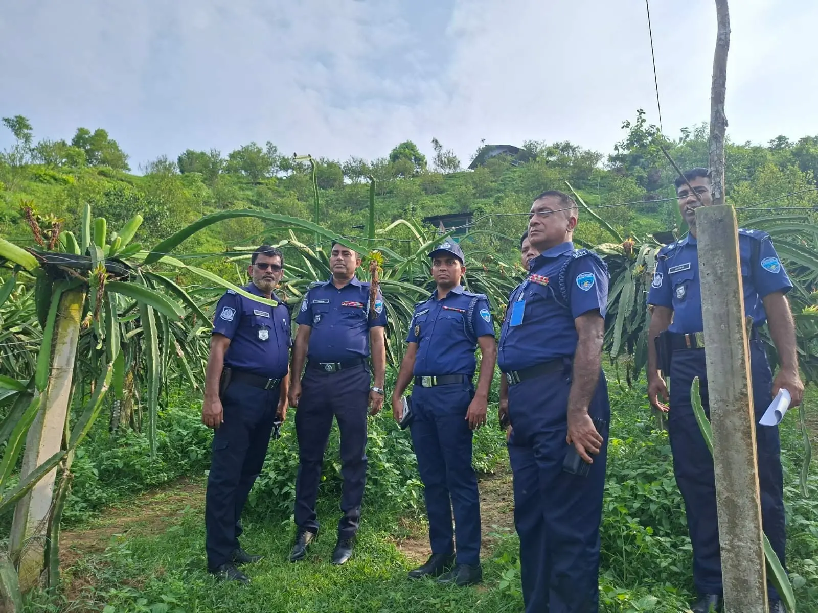 হাটহাজারীর সন্ত্রাসীদের অভয়ারণ্য জঙ্গল উদালিয়ায় পুলিশের বিশেষ অভিযান