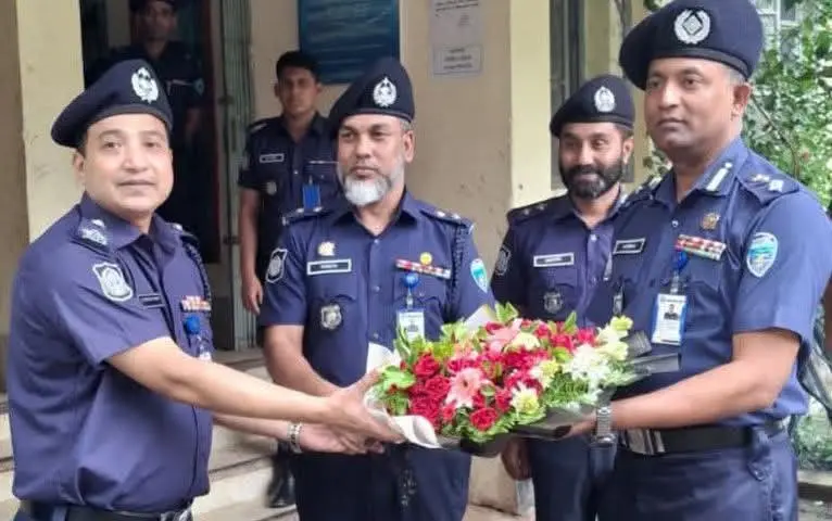 নাইক্ষ্যংছড়ি এলেন চট্টগ্রাম রেঞ্জের অতিরিক্ত ডিআইজি নাজমুল হক