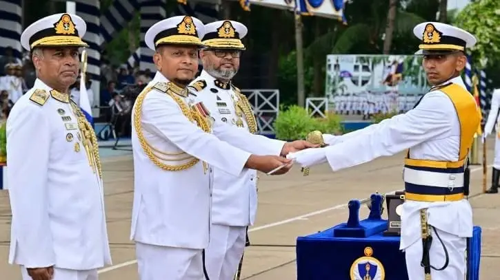 নৌবাহিনীতে শ্রেষ্ঠত্বের স্বীকৃতি, ‘সোর্ড অব অনার’ পেলেন ফটিকছড়ির ইনতিসার