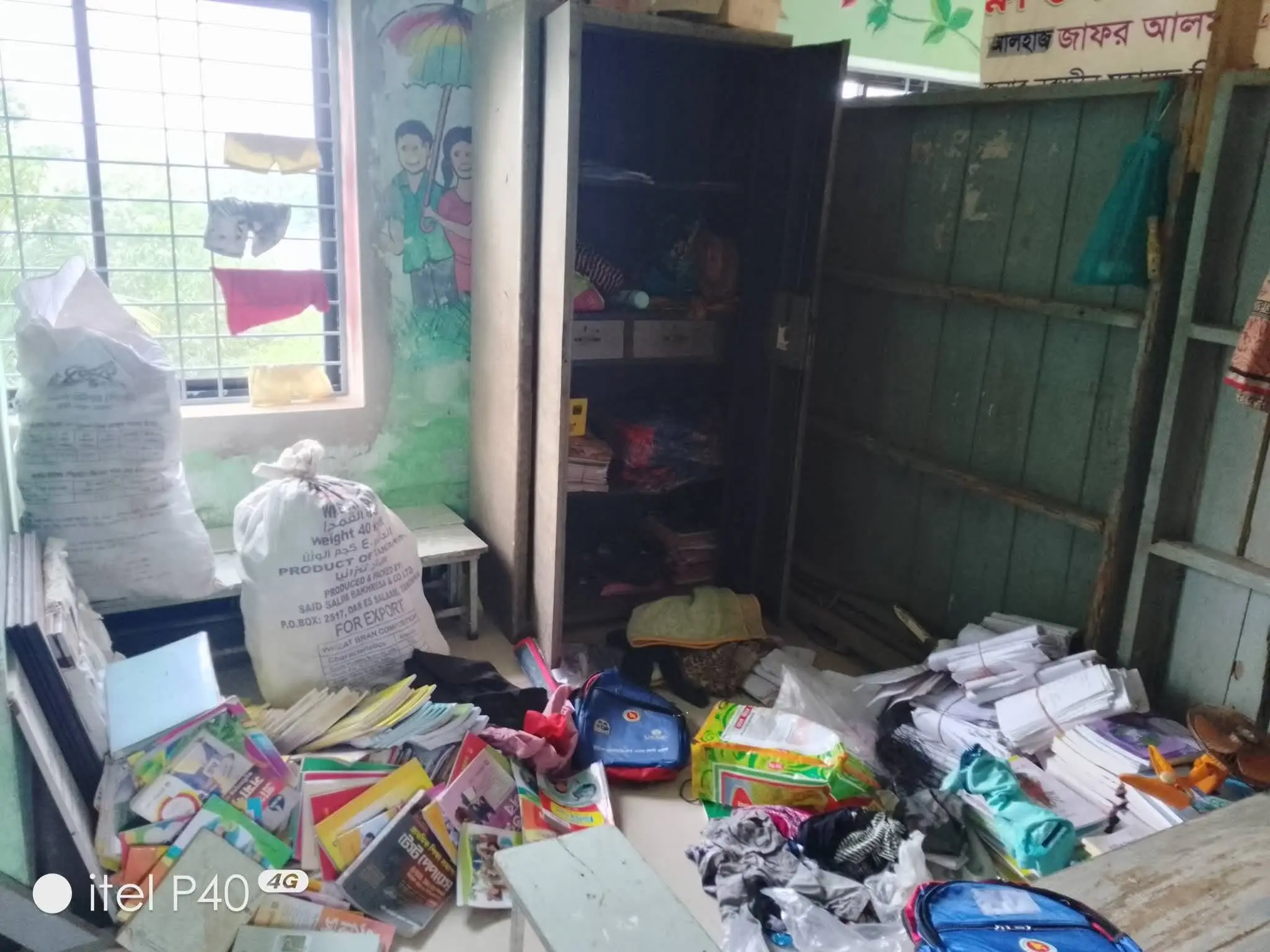 শিক্ষার্থীদের ডিজিটাল শিক্ষা উপকরণ লুট, উদ্বিগ্ন অভিভাবকরা