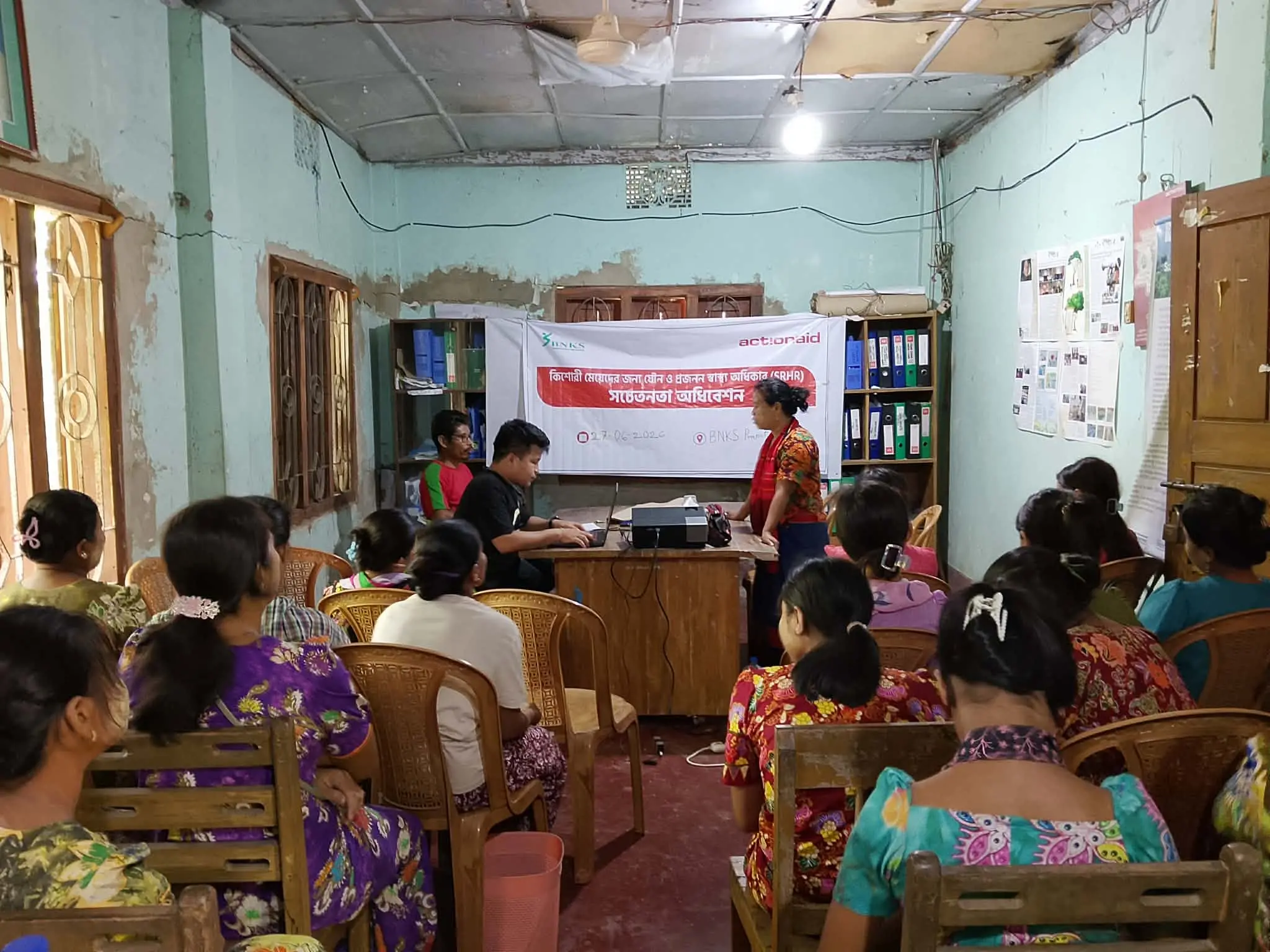 থানচিতে কিশোরীদের যৌন ও প্রজনন স্বাস্থ্য অধিকার বিষয়ে সচেতনতামূলক অধিবেশন
