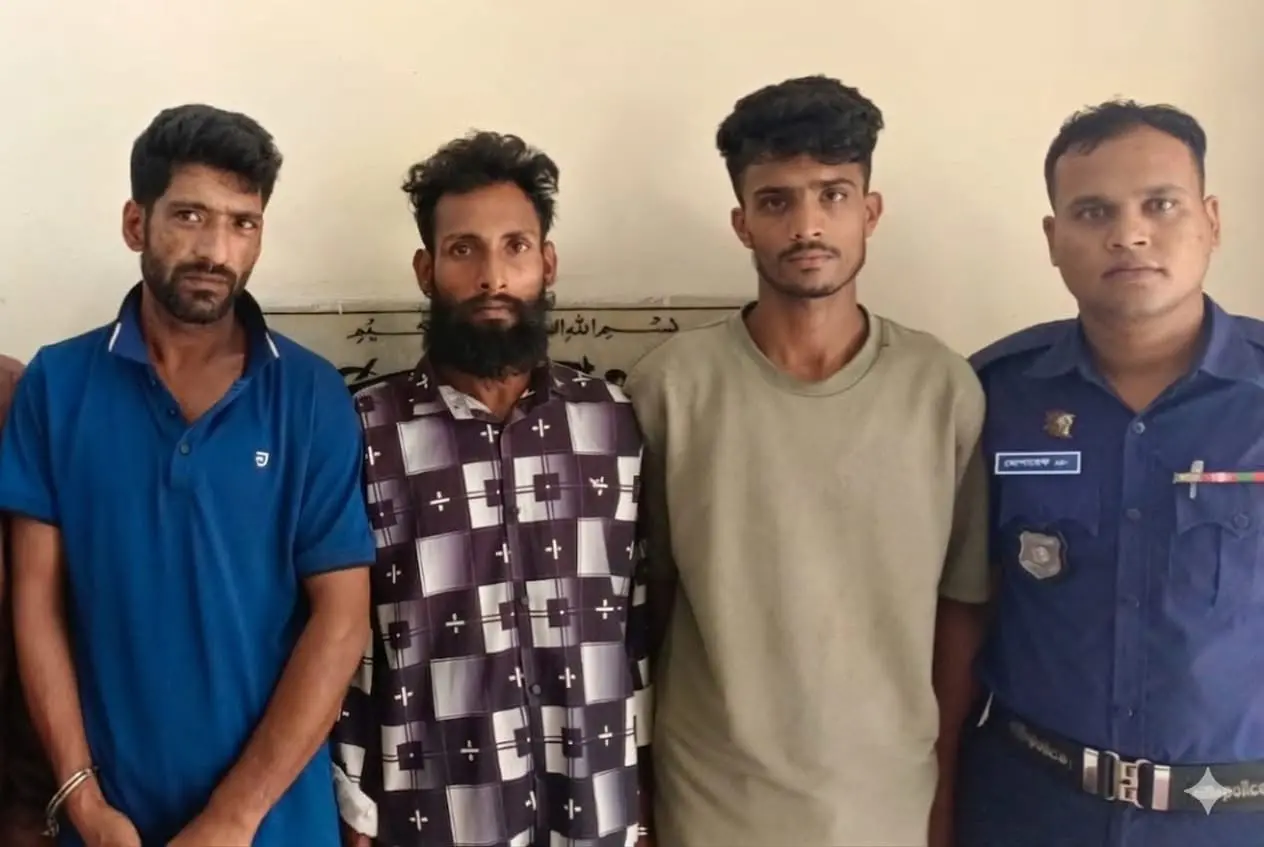 পটিয়ায় ডাকাতির প্রস্তুতি ও চুরি মামলার আসামিসহ তিনজন গ্রেফতার