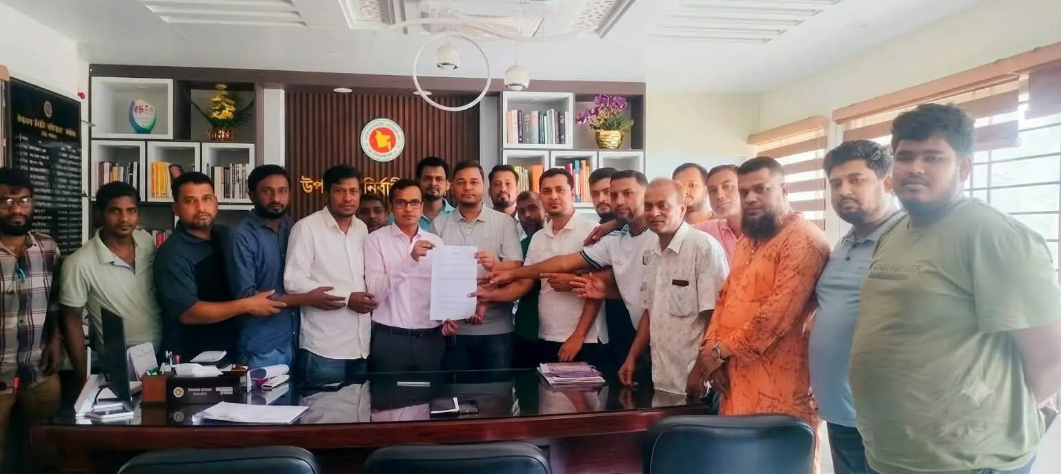 পটিয়া পৌরসভার নাগরিক সমস্যার সমাধানে প্রশাসকের কাছে স্মারকলিপি