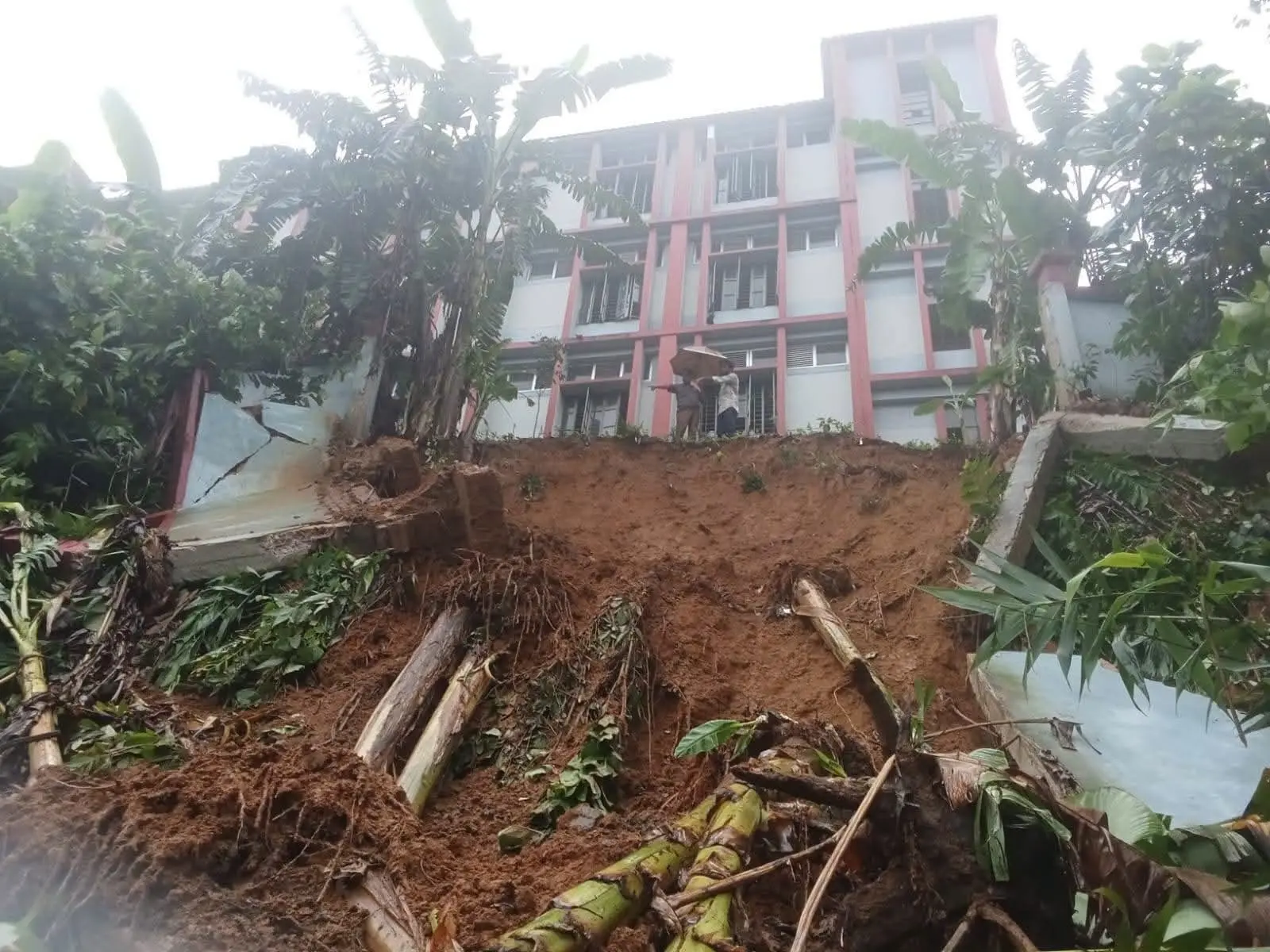লামায় টানা বর্ষণে পাহাড় ধসের ঝুঁকিতে হাজারো পরিবার, প্রস্তুত ৮ আশ্রয়কেন্দ্র