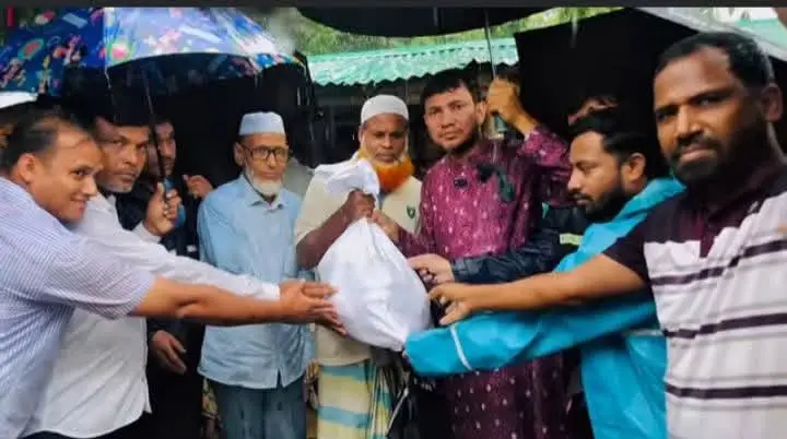 রামুর গর্জনিয়ায় নদীভাঙন এলাকা পরিদর্শন ও ক্ষতিগ্রস্তদের মাঝে ত্রাণ বিতরণ