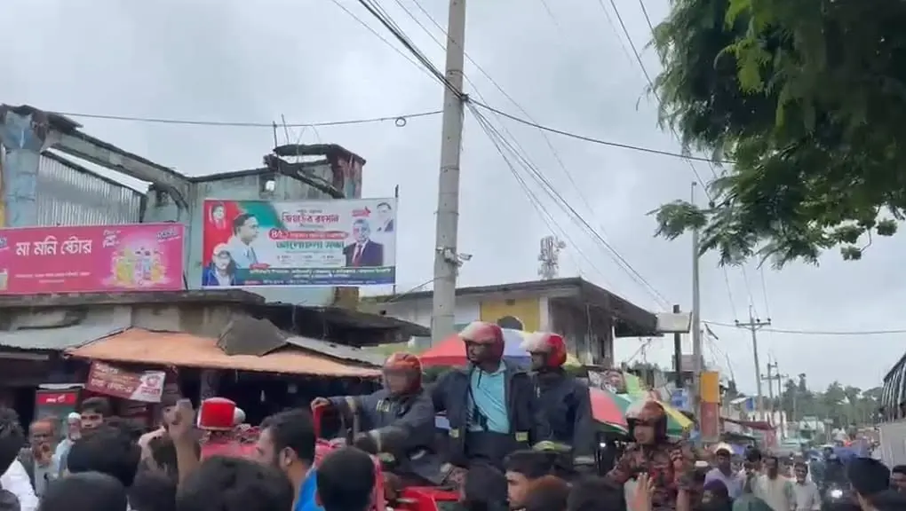 ফটিকছড়ির হেয়াকো বাজারে আগুন নেভাতে গিয়ে বিক্ষোভের মুখে ফায়ার সার্ভিস